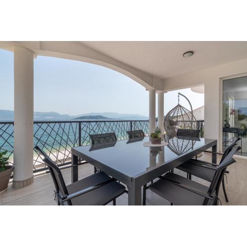 Adria Beach House - Lavendar