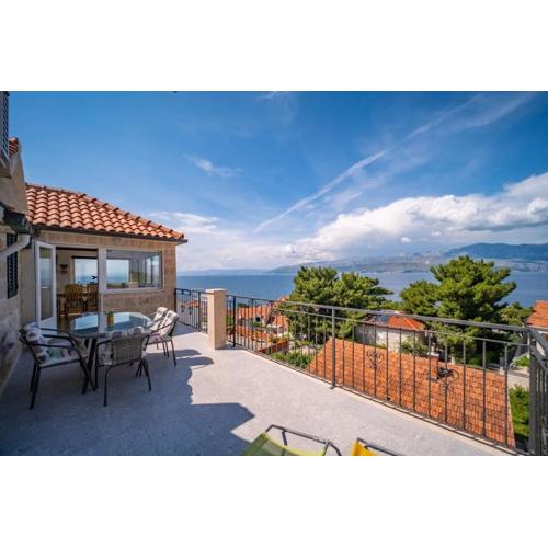 Adriatic Sea View Penthouse Apartment with parking - 5 min walk to coast