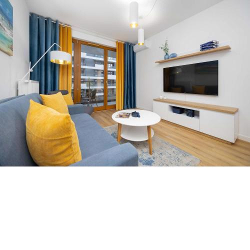 Air Conditioned Apartment in Warsaw with Parking, Desk and Bathtub by Noclegi Renters