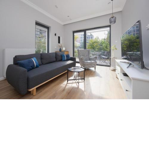 Air Conditioned Apartment with Furnished Garden in Warsaw Center by Renters Prestige