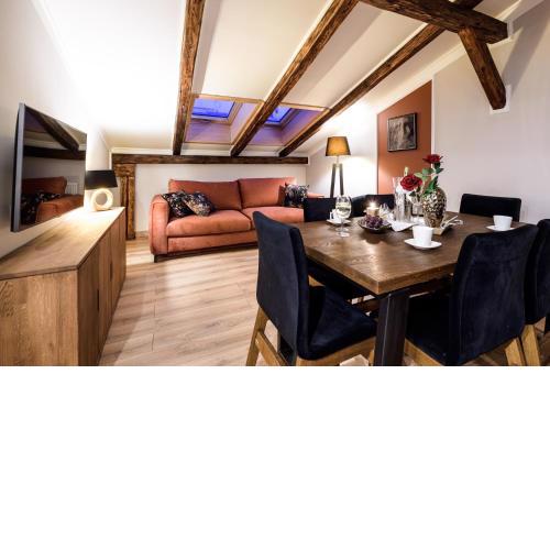 Air-conditioned attic apartment Old Town Main Railway Station