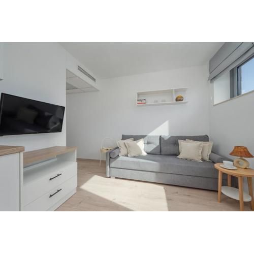 Air-conditioned Modern Studio with Parking in the Centre of Wroclaw by Noclegi Renters