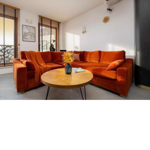 Air Conditioned Studio in Warsaw Close to the River with Parking and Desk by Noclegi Renters