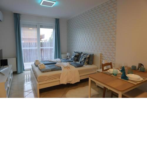 Airport Luxury Apartment with Balcony + Free parking