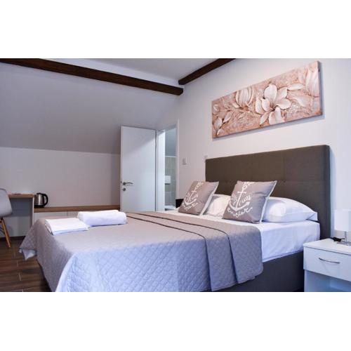 Airport room\