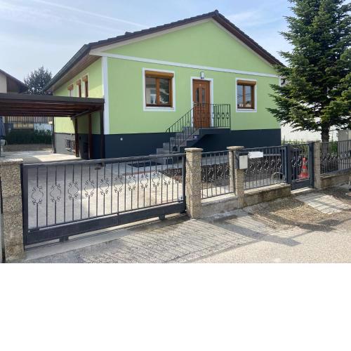 AJO Vienna Ambassador Family House with Free Parking