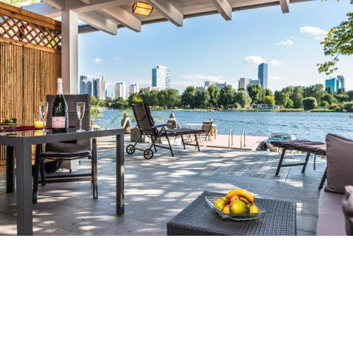 AJO Vienna Beach - Contactless Check-in
