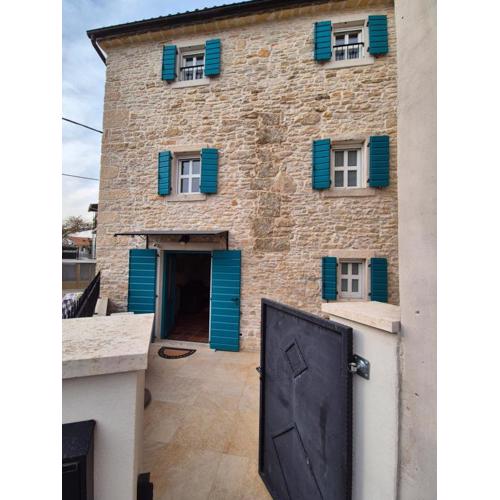 Akvamarin Stone House