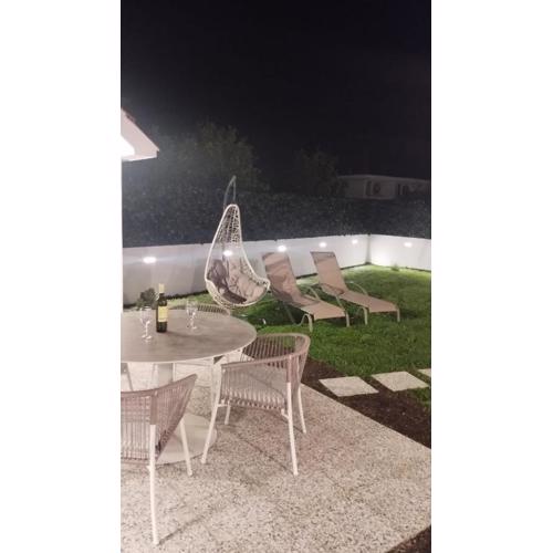 Akvarel Apartment - Private Garden Terrace & BBQ