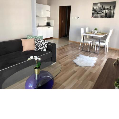 Al Krakowska 291A by Homeprime