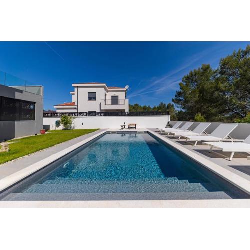 Alba Family Home