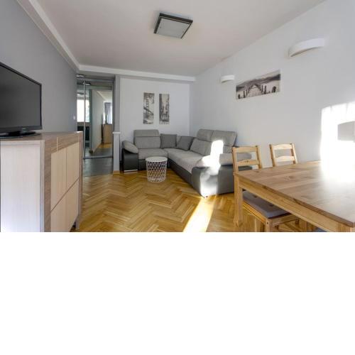 aleja 3 maja 7B by Homeprime