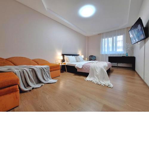 Велике ліжечко на Садовому. Мережа Alex Apartments. Цілодобове безконтактне заселення
