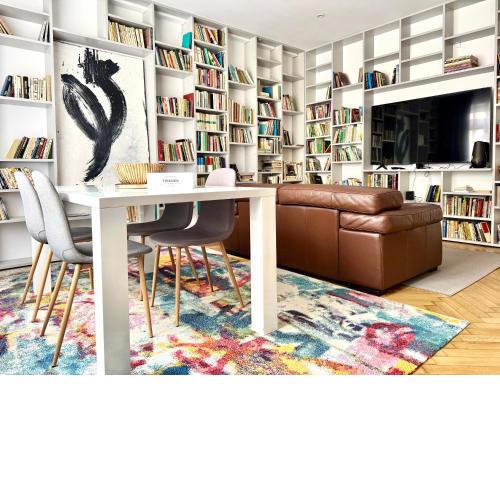 Alexanders library apartment