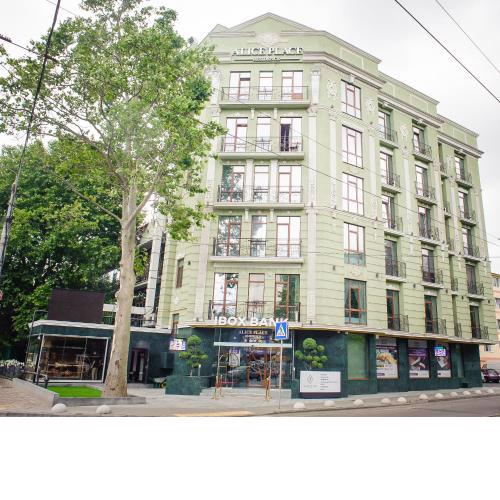 Alice Place Hotel