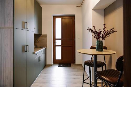 Alison Apartman