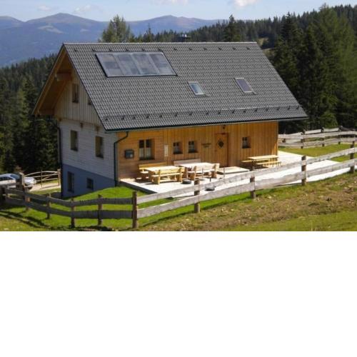 Almhütte mit Wellnessbereich und Terrasse