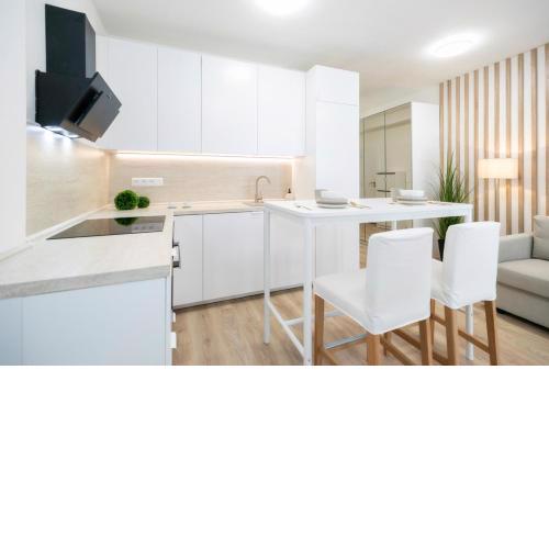 ALURE RESIDENCES 2 & 24h self check-in, parking in the garage in the apartment building included, new building, terrace, green location with a forest park with a lake, children's playground