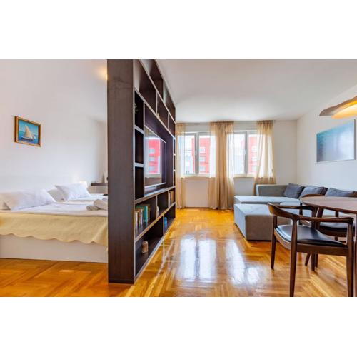 Amarena Studio with free private parking