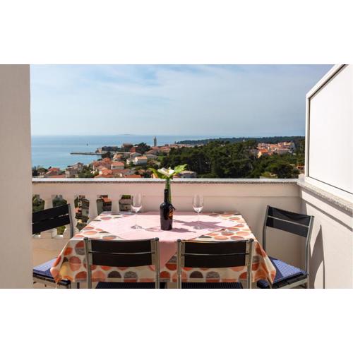 Amazing Apartment In Banjol With Wifi