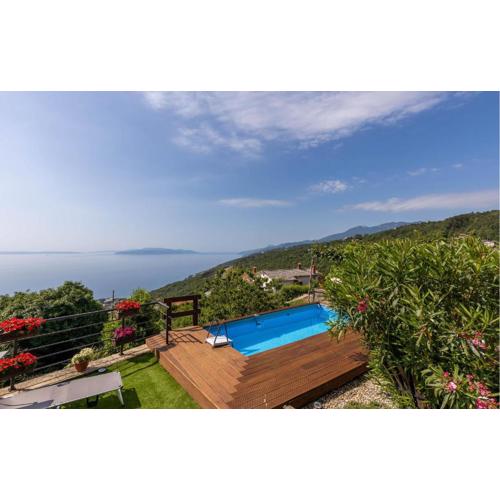 Amazing Apartment In Bregi With Jacuzzi