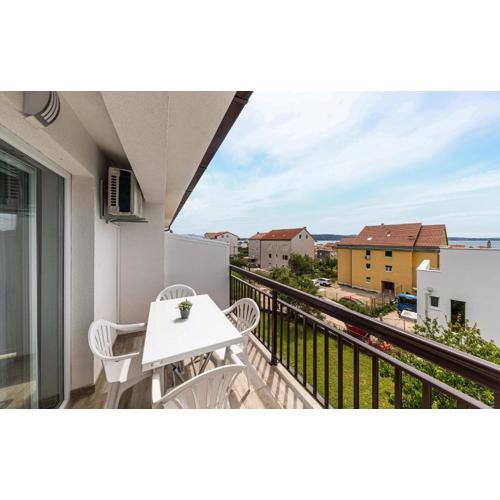 Amazing Apartment In Kastel Kambelovac