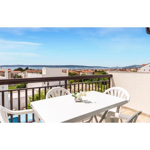Amazing Apartment In Kastel Kambelovac
