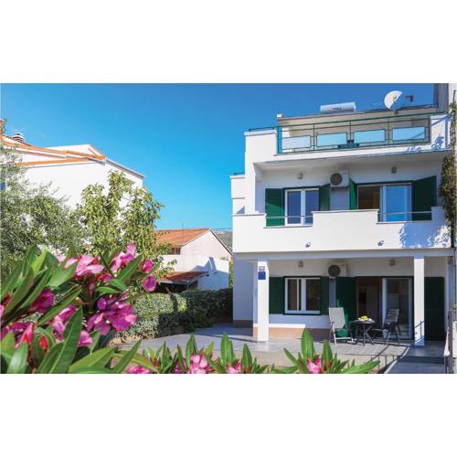 Amazing Apartment In Kastel Stari