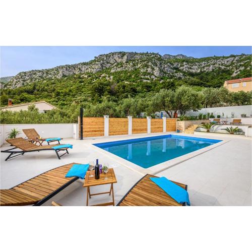 Amazing Apartment In Klek With Wifi