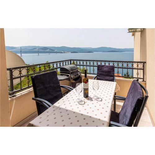 Amazing Apartment In Komarna With Wifi