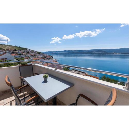 Amazing Apartment In Komarna With Wifi