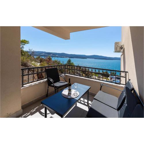 Amazing Apartment In Komarna With Wifi