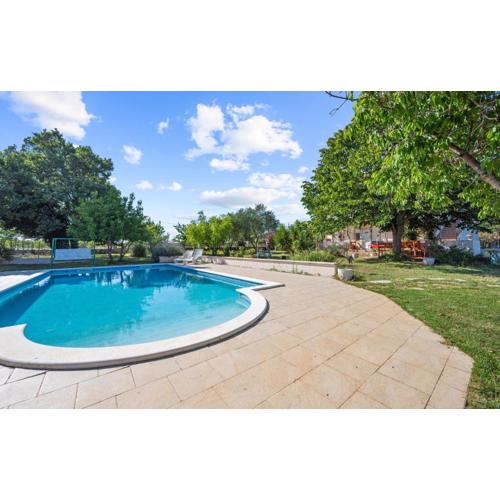 Amazing Apartment In Lozovac With Wifi