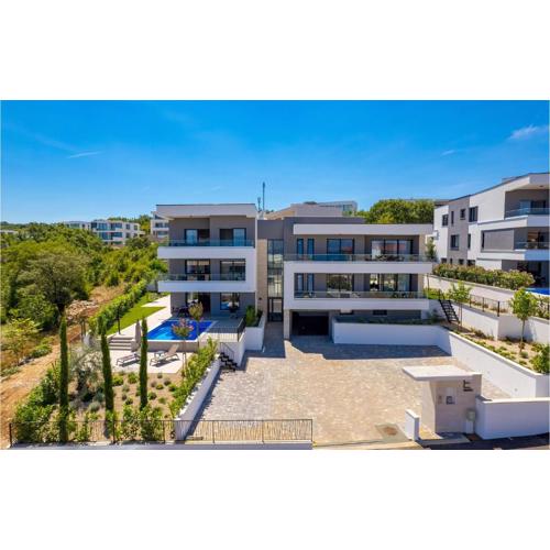 Amazing Apartment In Malinska With Wifi