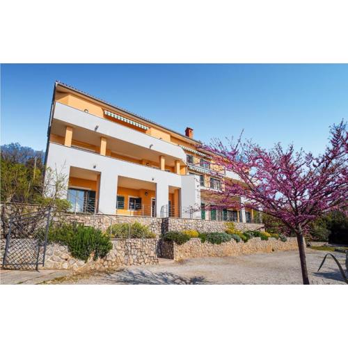 Amazing Apartment In Moscenicka Draga