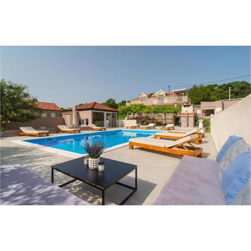 Amazing Apartment In Obrovac Sinjski