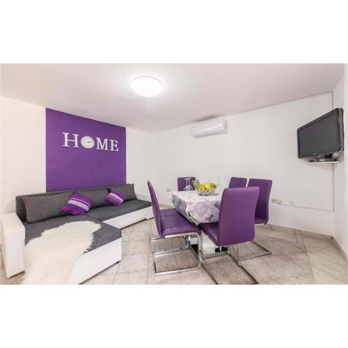 Amazing Apartment In Pavicini With Wifi