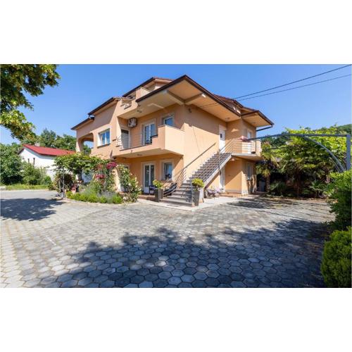 Amazing Apartment In Spincici