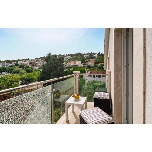 Amazing Apartment In Sutivan With Wifi