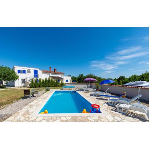 Amazing Apartment In Trget With Wifi