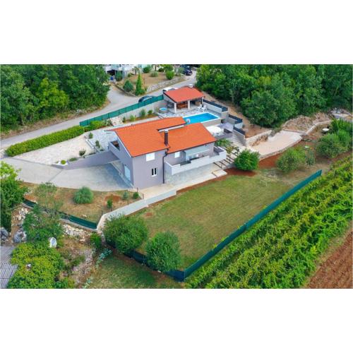 Amazing Home In Drum With Wifi