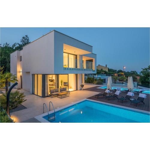 Amazing Home In Icici