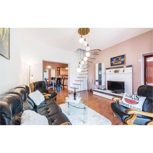 Amazing Home In Kastel Gomilica