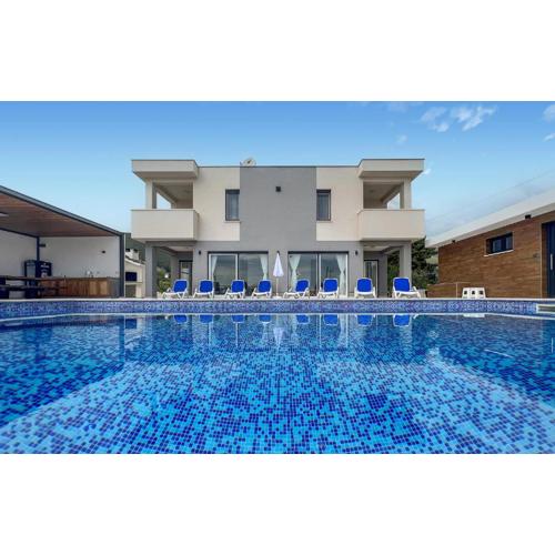 Amazing Home In Kastel Novi