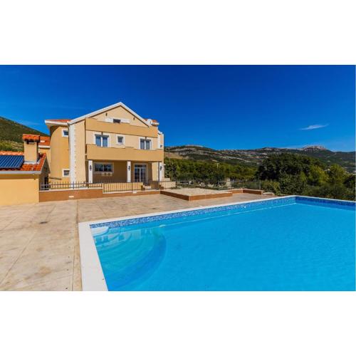 Amazing Home In Kastel Stafilic