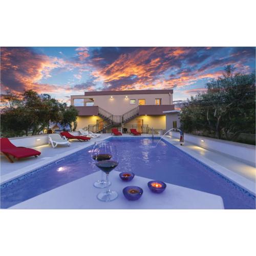 Amazing Home In Kastel Stafilic