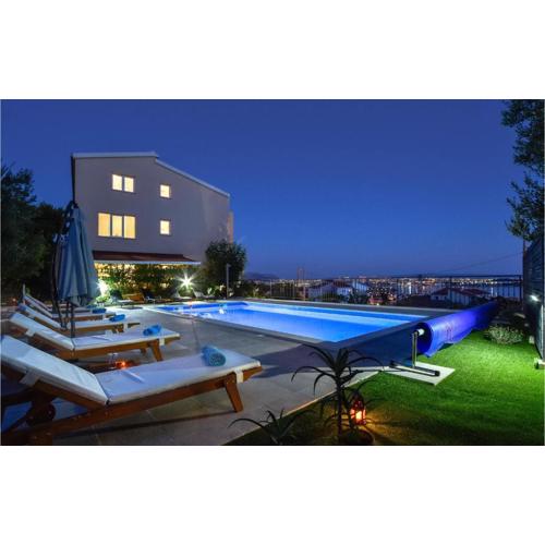 Amazing Home In Kastel Sucurac