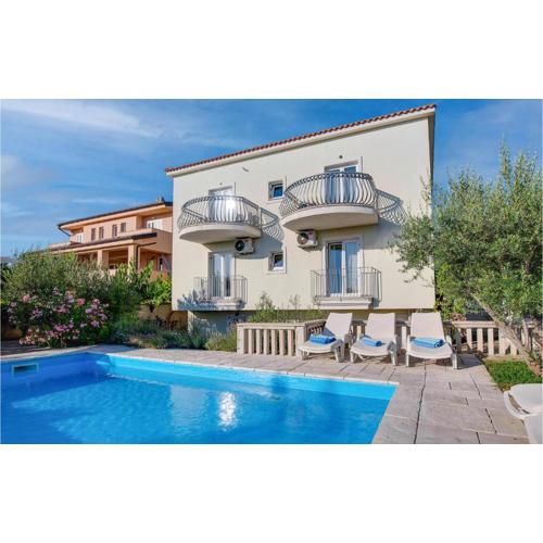 Amazing Home In Linardici With Wifi