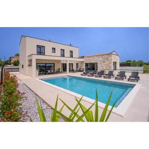 Amazing Home In Loborika With Wifi