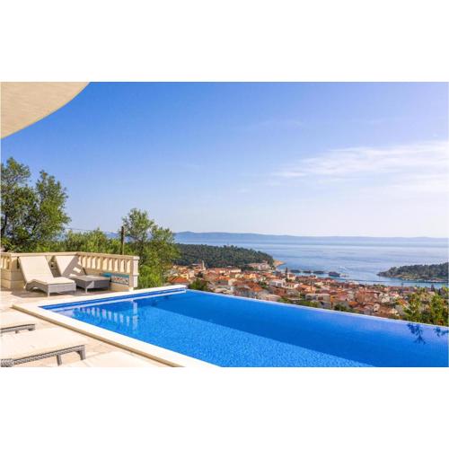 Amazing Home In Makarska